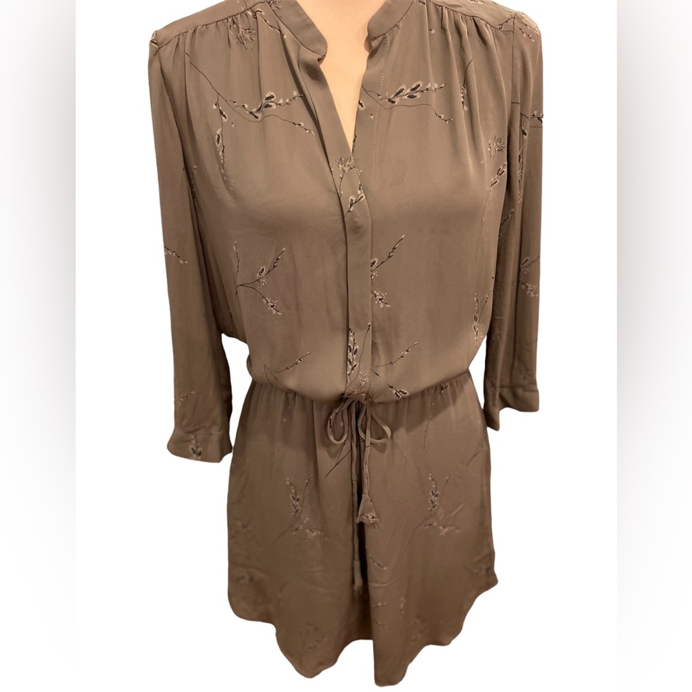 Artiza Babaton Bennett silk shirt dress floral Taupe tie waist size medium